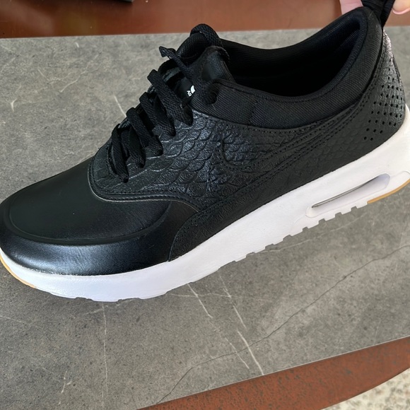 Nike Shoes - Nike Air Max Thea